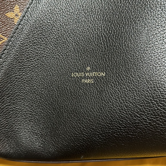 Louis Vuitton calfskin tote bag - Picture 6 of 14